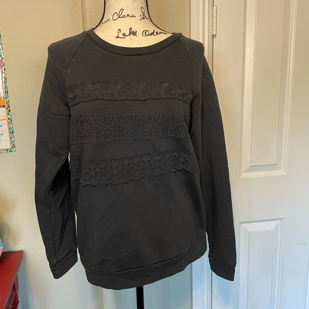Gap dark gray sweater. Ladies small with front design